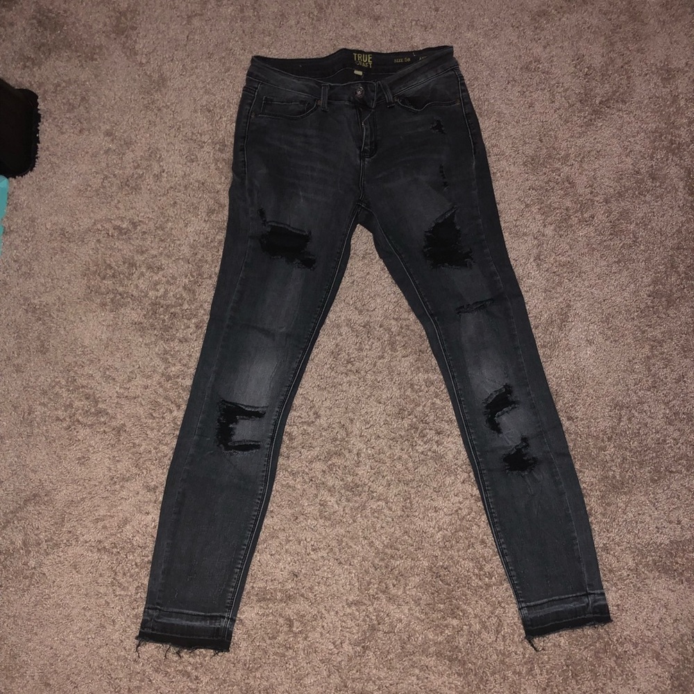 True craft - black distressed jeans